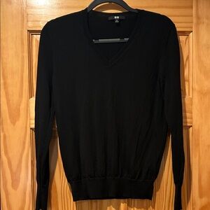 Uniqlo Merino Wool V-Neck Sweater